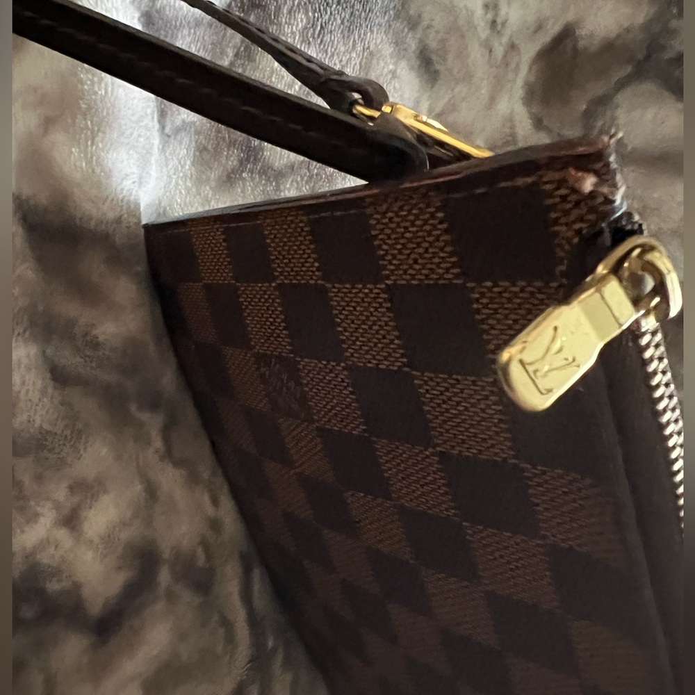 Louis Vuitton Damier Neverfull Pochette. 
In excellent condition. Like new.